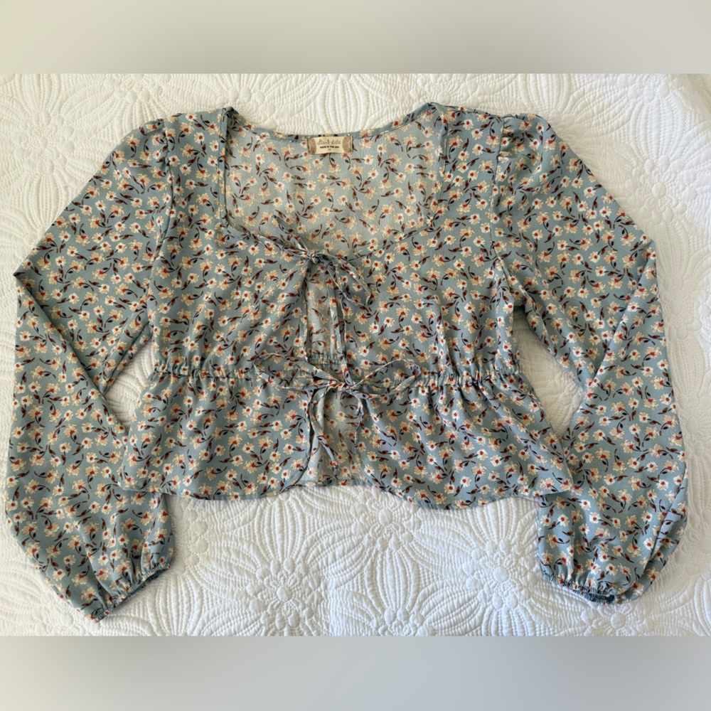 Altar'd State Blue Floral long sleeve ruffle cuff Blouse; Size M